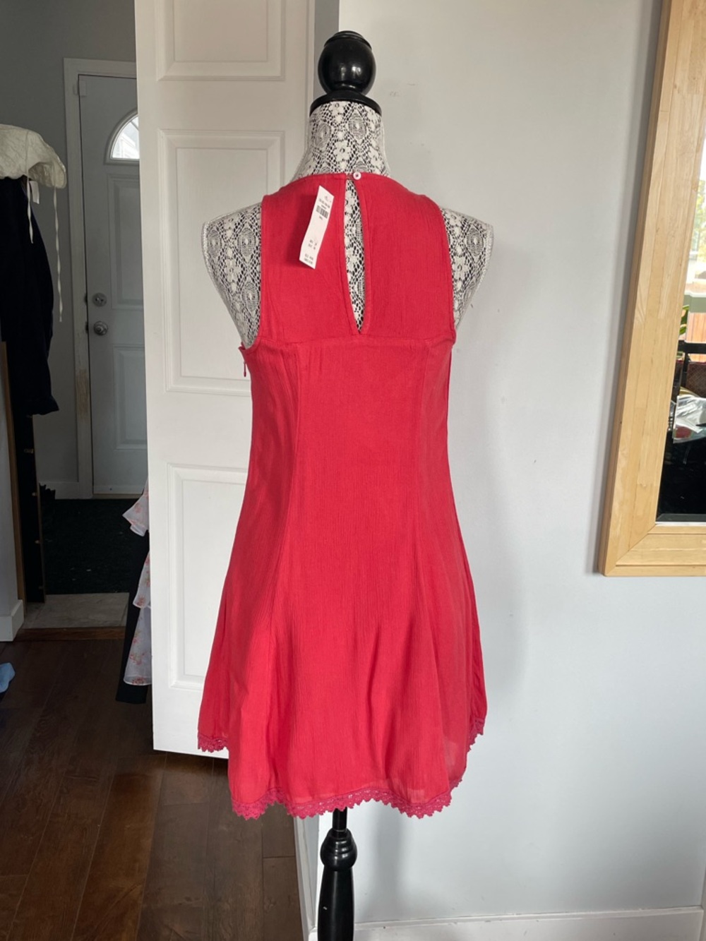 NWT Hollister Embroidered Boho Flowy A-Line Babydoll Crinkle Dress. Small - Picture 5 of 7